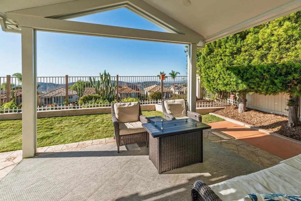 2466 Bear Rock Gln, Escondido, California 92026 home-pic-3